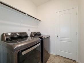 Building Photo - 2611 Yaletzi Ln