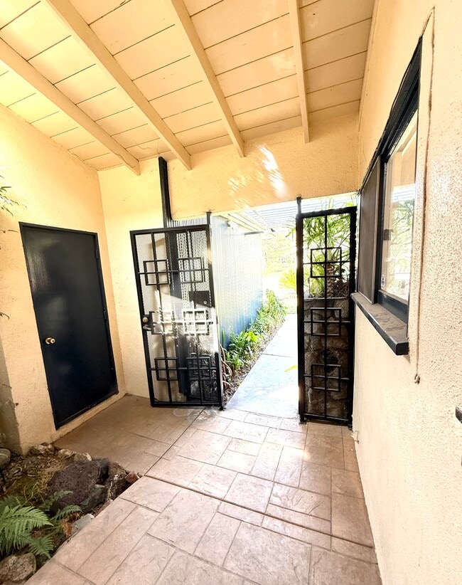 Building Photo - 1220 Crest Vista Dr