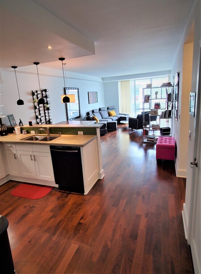 Spacious community areas - 320 Washington Ave