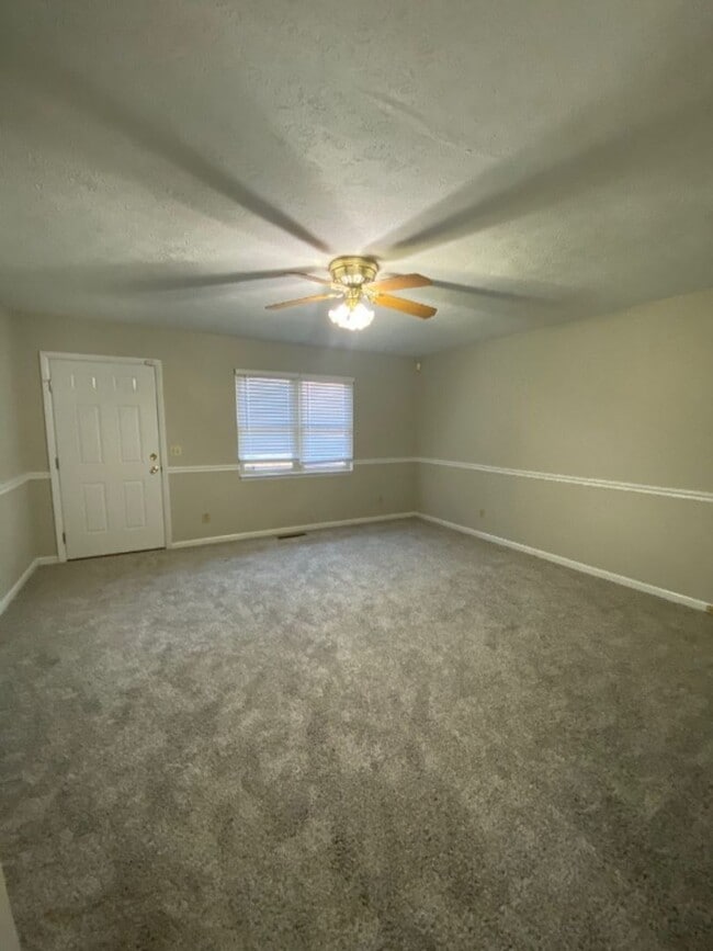 Building Photo - 574 Angel Dr S