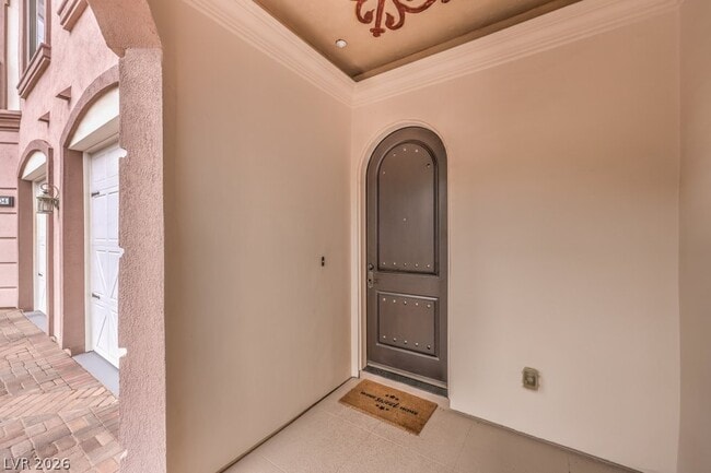Building Photo - 10 Via Vasari