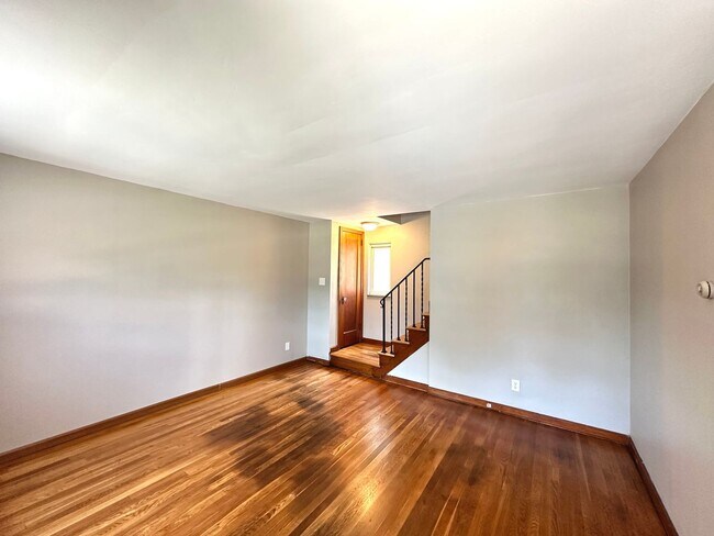 Building Photo - Updated 2 Bed, 1 Bath Home in Braddock Hil...