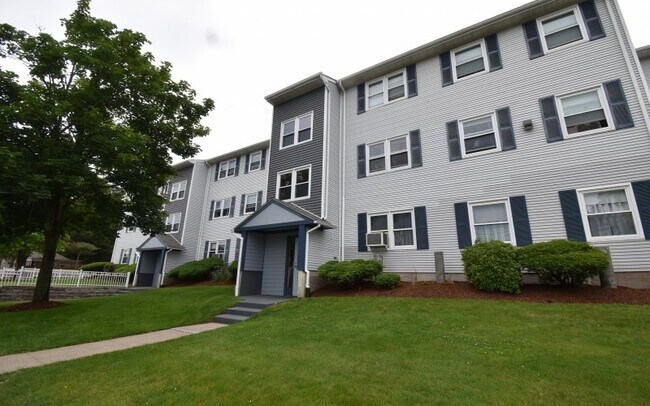 Foto del edificio - 825 Plainfield St