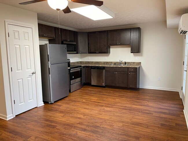 Building Photo - Brand New One Bedroom Garden Apartment