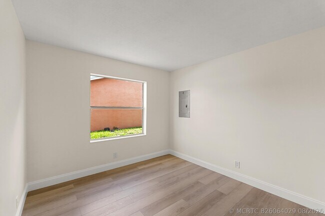 Foto del edificio - 7406 Willow Spring Cir N