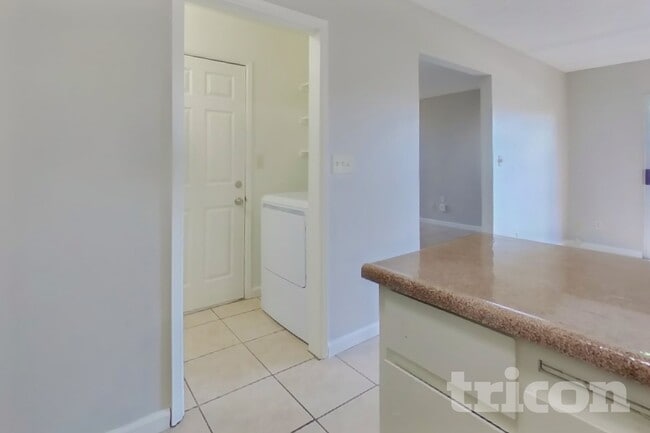 Building Photo - 6644 Hometown Way