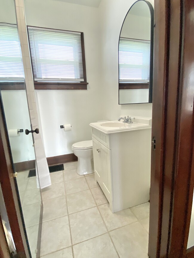 Bathroom - 1301 Ruby St