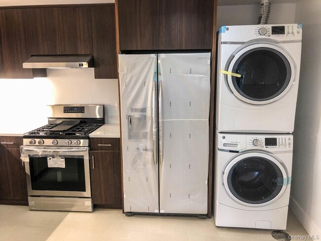 Building Photo - 84-03 Lander St