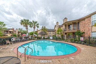 Building Photo - 2121 Hepburn St