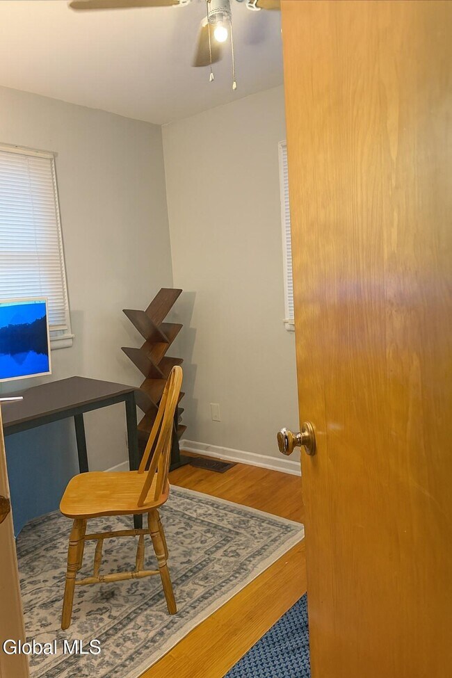 Foto del edificio - 5 Maine Ave