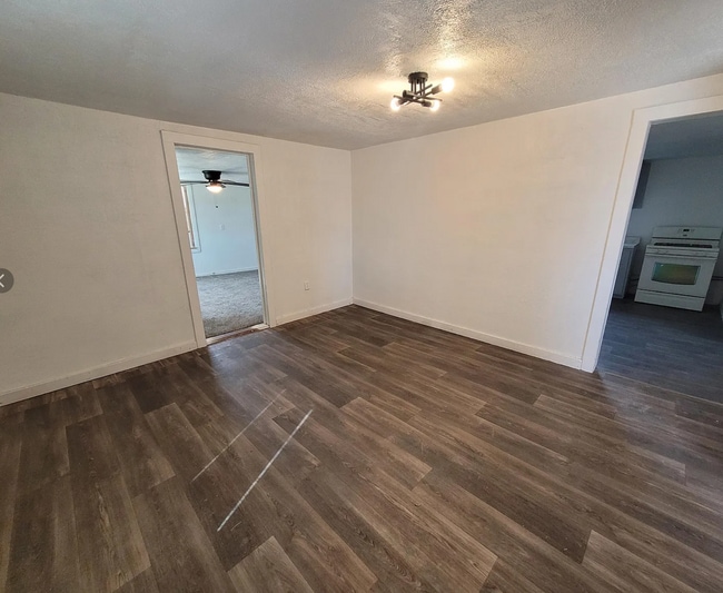 Building Photo - 3 Bedroom in Slaton