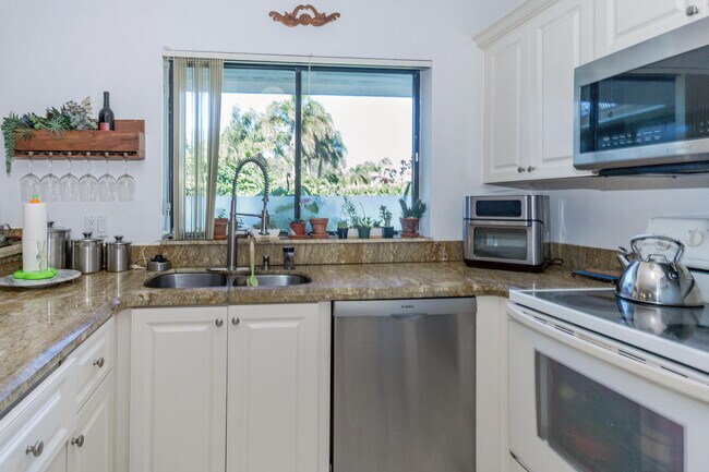 Building Photo - 5570 Piping Rock Dr