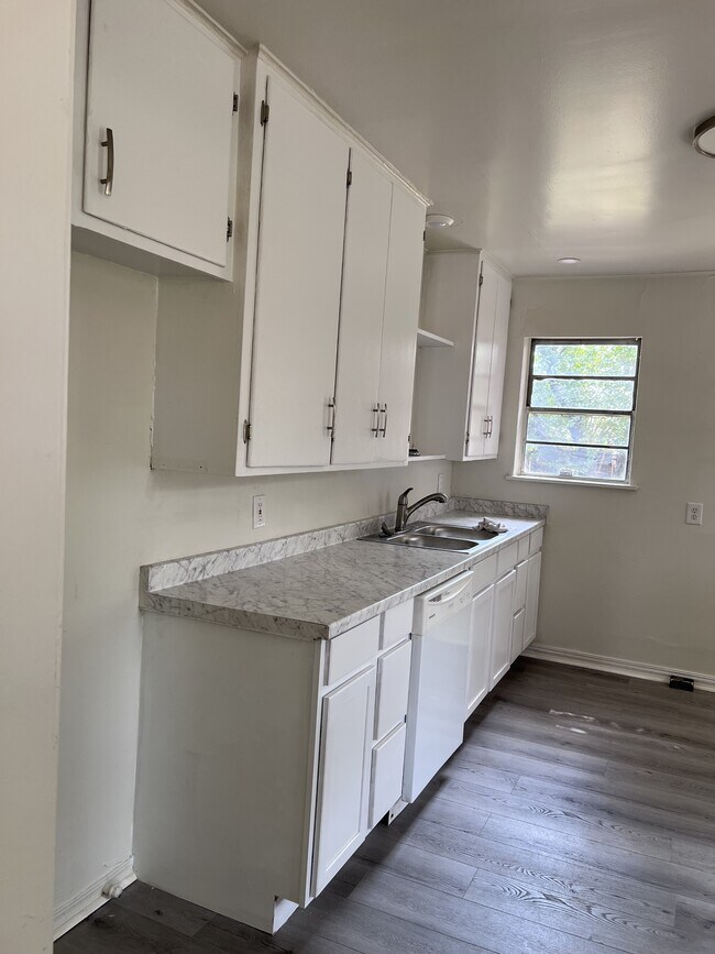 Foto del edificio - 4216 NW 15th St