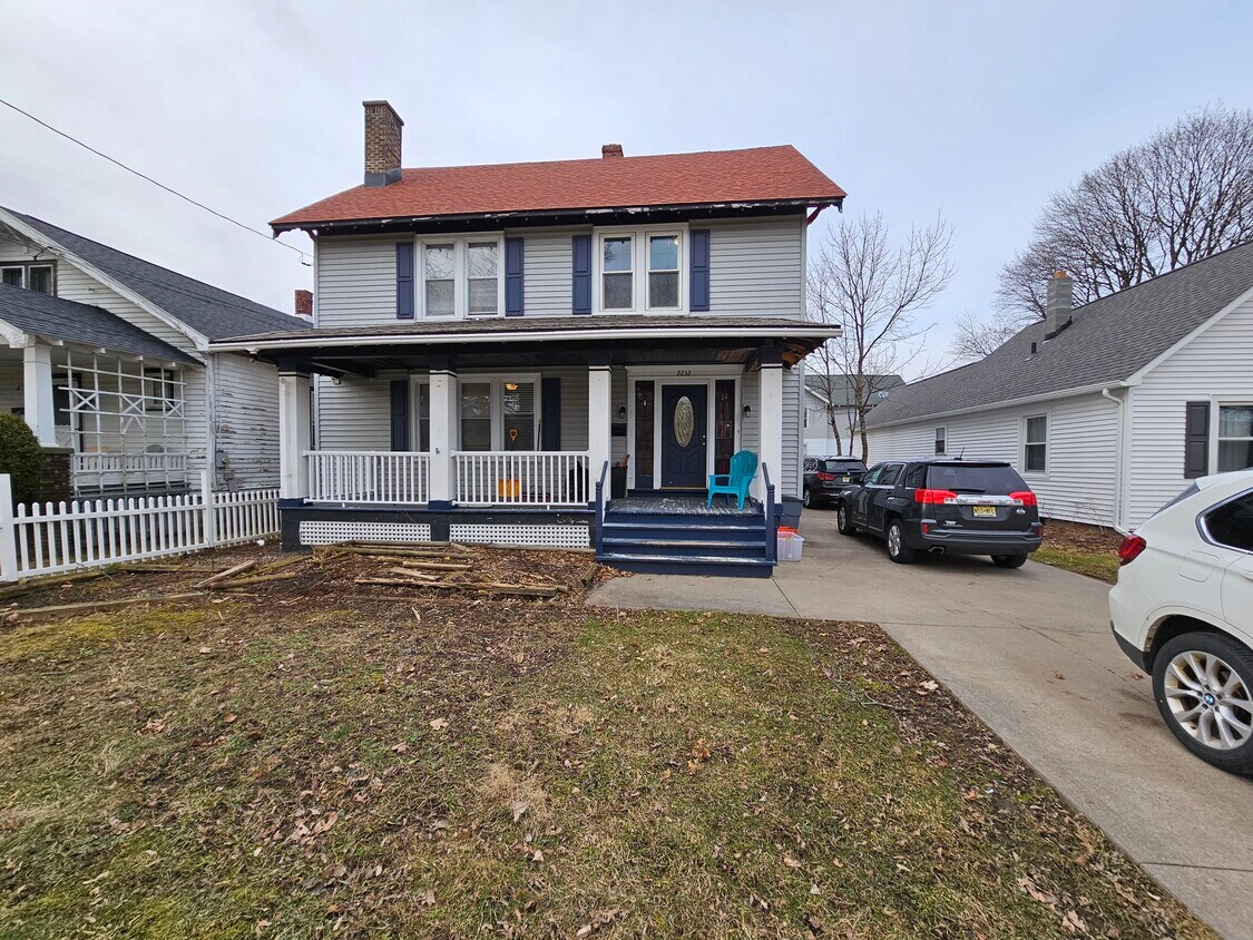 Primary Photo - 2232 Sunset Ave
