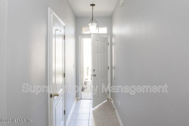 Foto del edificio - 6092 Bartram Village Dr