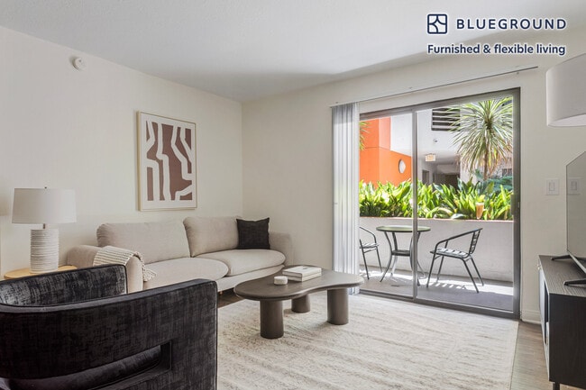 Building Photo - 10977 Bluffside Dr