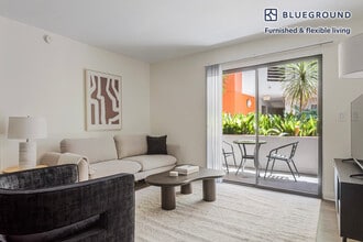 Building Photo - 10977 Bluffside Dr