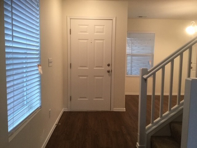 Foto del edificio - 17715 Silver Creek Avenue East