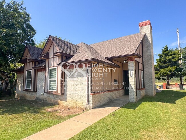Foto del edificio - NEW TO THE MARKET!  Spacious 4 Bed/2 Bath Near very Close to Campus!!