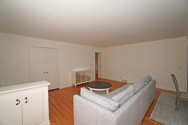 Building Photo - 580 Ivy Ct