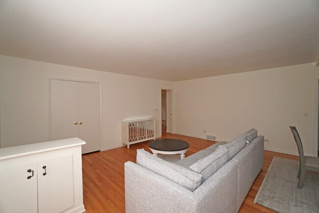 Foto del edificio - 580 Ivy Ct