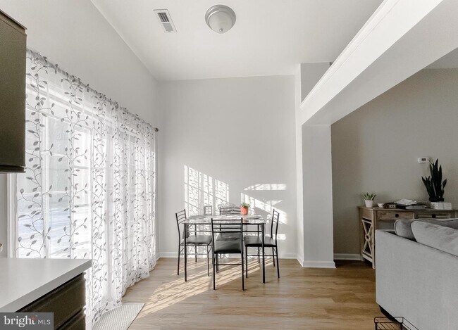 Foto del edificio - 48105 Mayflower Dr