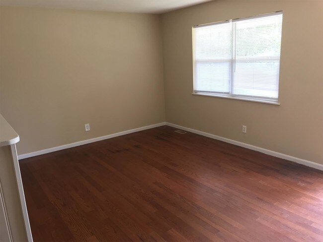 Building Photo - 1451 Kathleen Dr