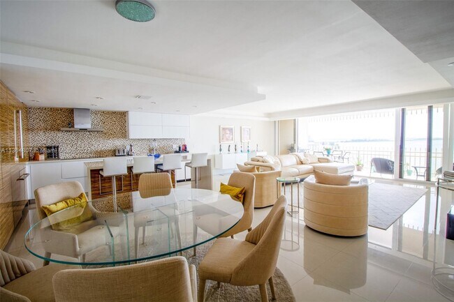 Foto del edificio - 3 Grove Isle Dr