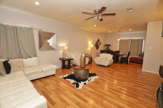 Foto del edificio - 13121 Vickery St