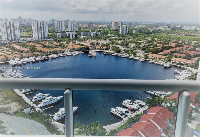Foto del edificio - 21205 Yacht Club Dr