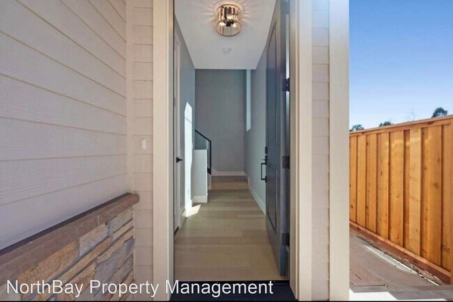 Building Photo - 3 br, 2.5 bath House - 2021 Stagecoach Rd