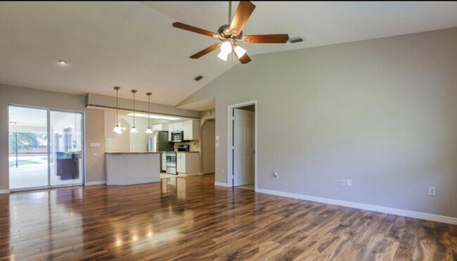 Building Photo - 478 Encarnacion St