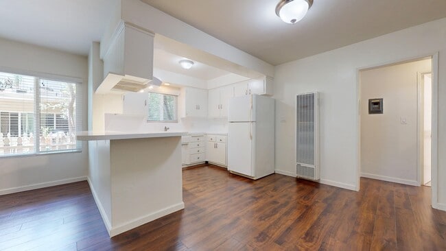 Building Photo - 2407 Ruhland Ave