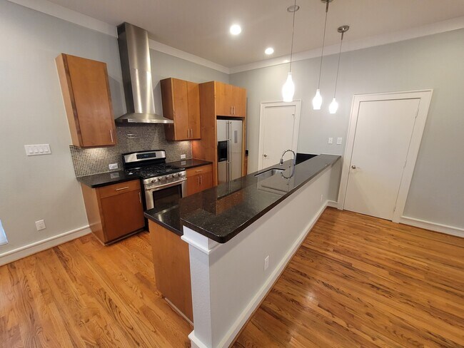 Foto del edificio - 825 W 25th St