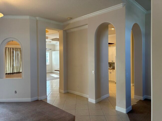 Foto del edificio - 6619 NW Omega Rd