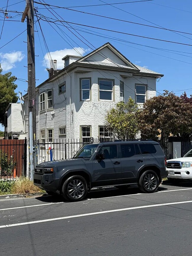 Photo - 711 Pennsylvania Ave Apartments