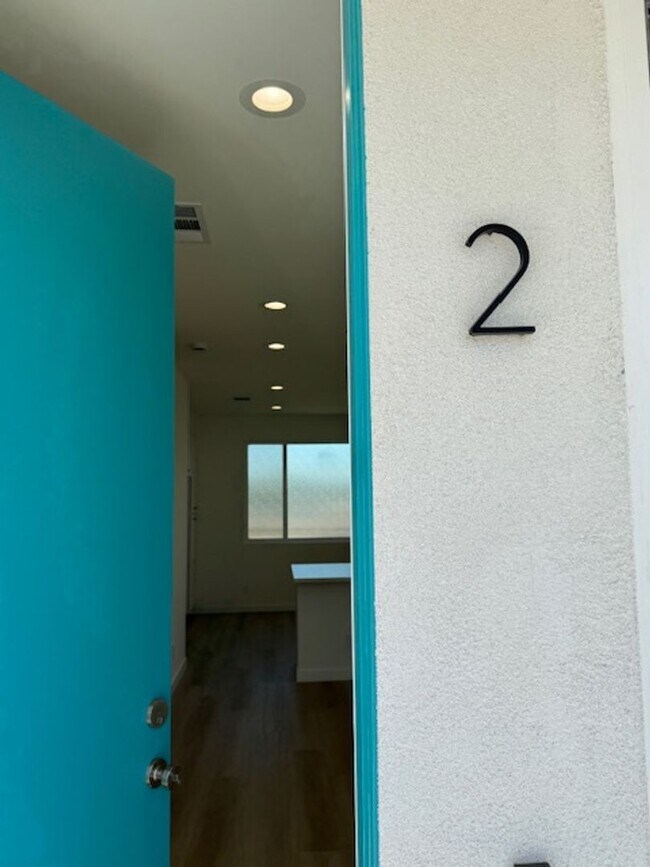 Foto del edificio - 6170 Briercrest Ave