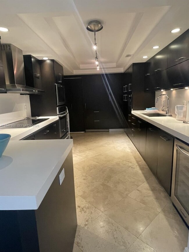 Foto del edificio - 1121 Crandon Blvd