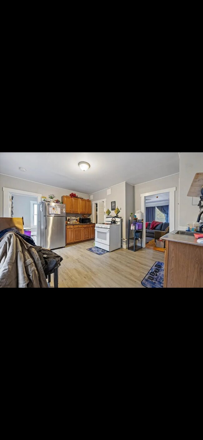 Building Photo - 151 Westminster St