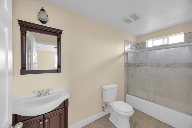 Foto del edificio - 343 E 37th St