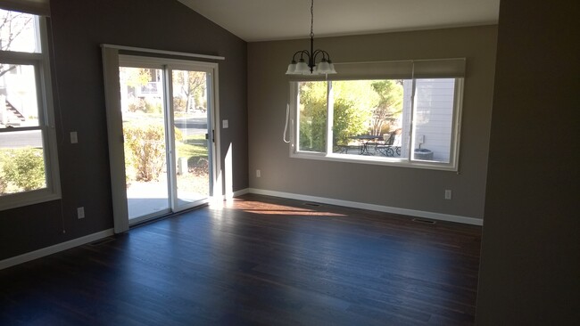 Large picture window lets in lots of light. - 5000 East Boardwalk Drive