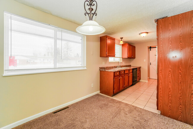 Foto del edificio - 7027 Lemert Ln
