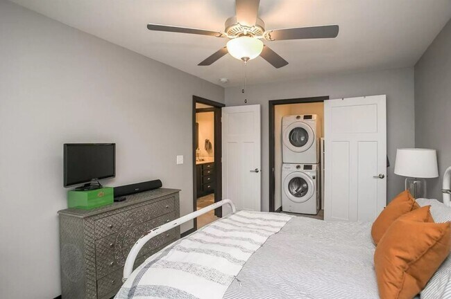 Foto del edificio - 1023 6th St SE