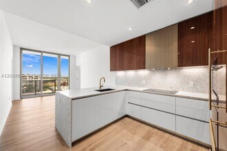 Building Photo - 2678 Tigertail Ave