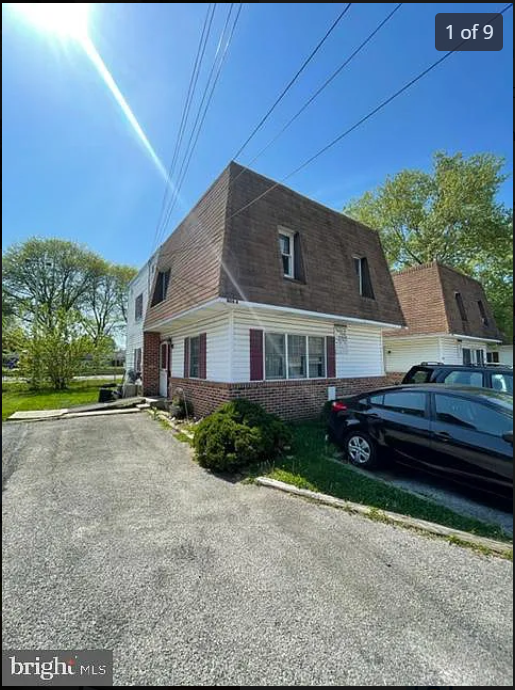 Building Photo - 806 W Oak Ln