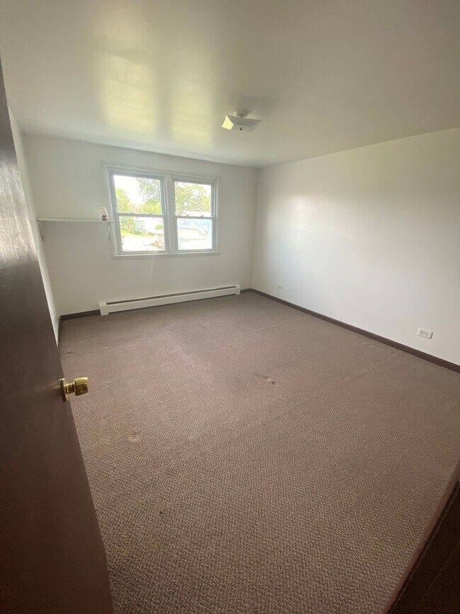 Building Photo - 1627 Woodbine Dr