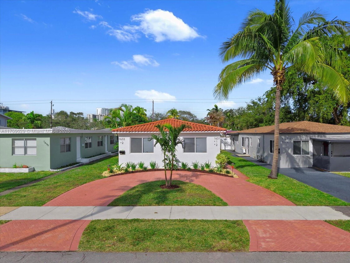 Primary Photo - 1633 Dewey Street Apt #1, Hollywood, FL 33...