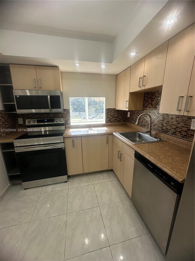 Building Photo - 250 180th Dr