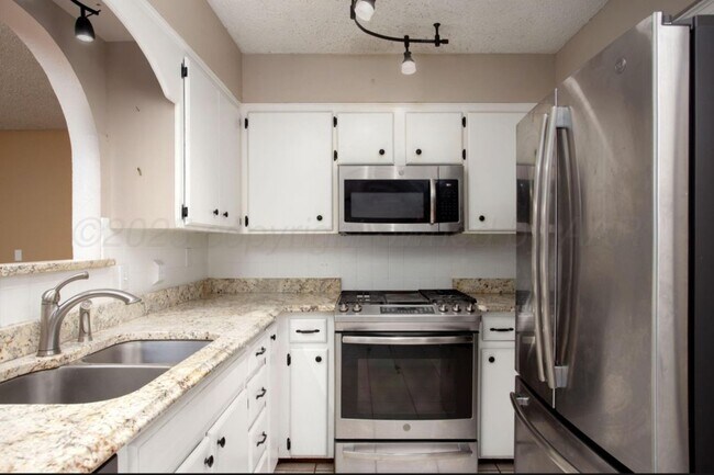 Foto del edificio - 5106 Azalea Ave