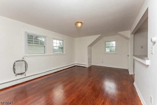 Building Photo - 841 Mack Pl